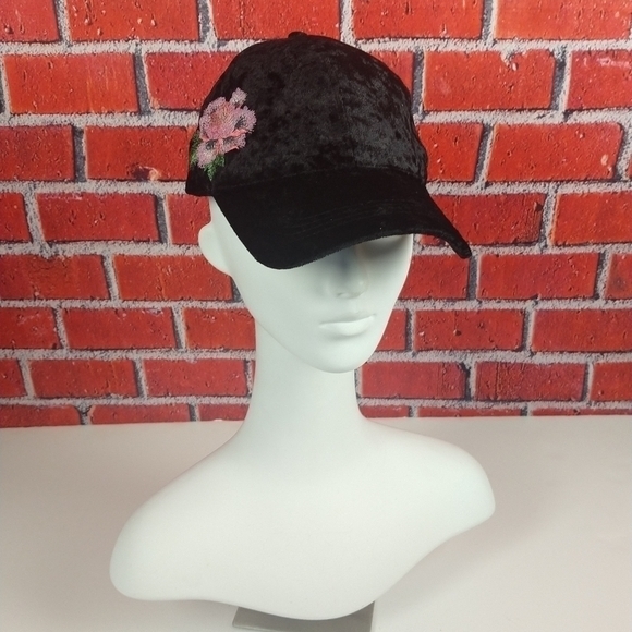 David and Young Accessories - David & Young Embellished Cap